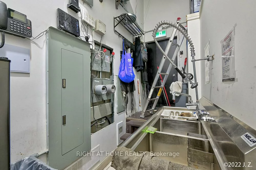 1033, Bay, Bay Street Corridor, Toronto