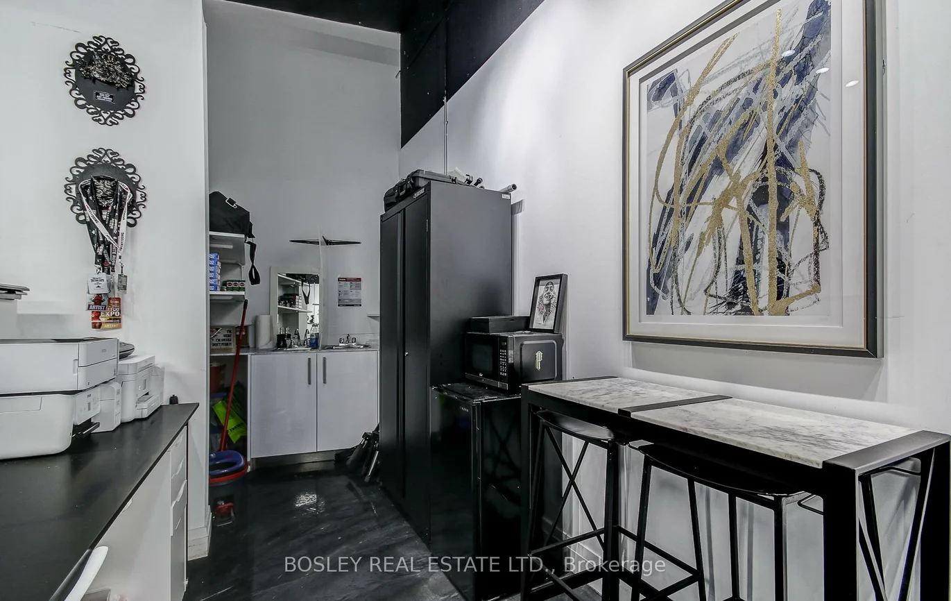 68, Abell, Little Portugal, Toronto