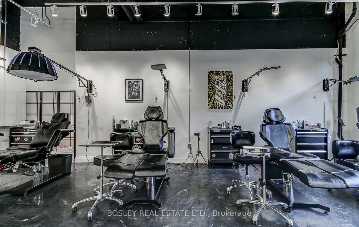 68, Abell, Little Portugal, Toronto