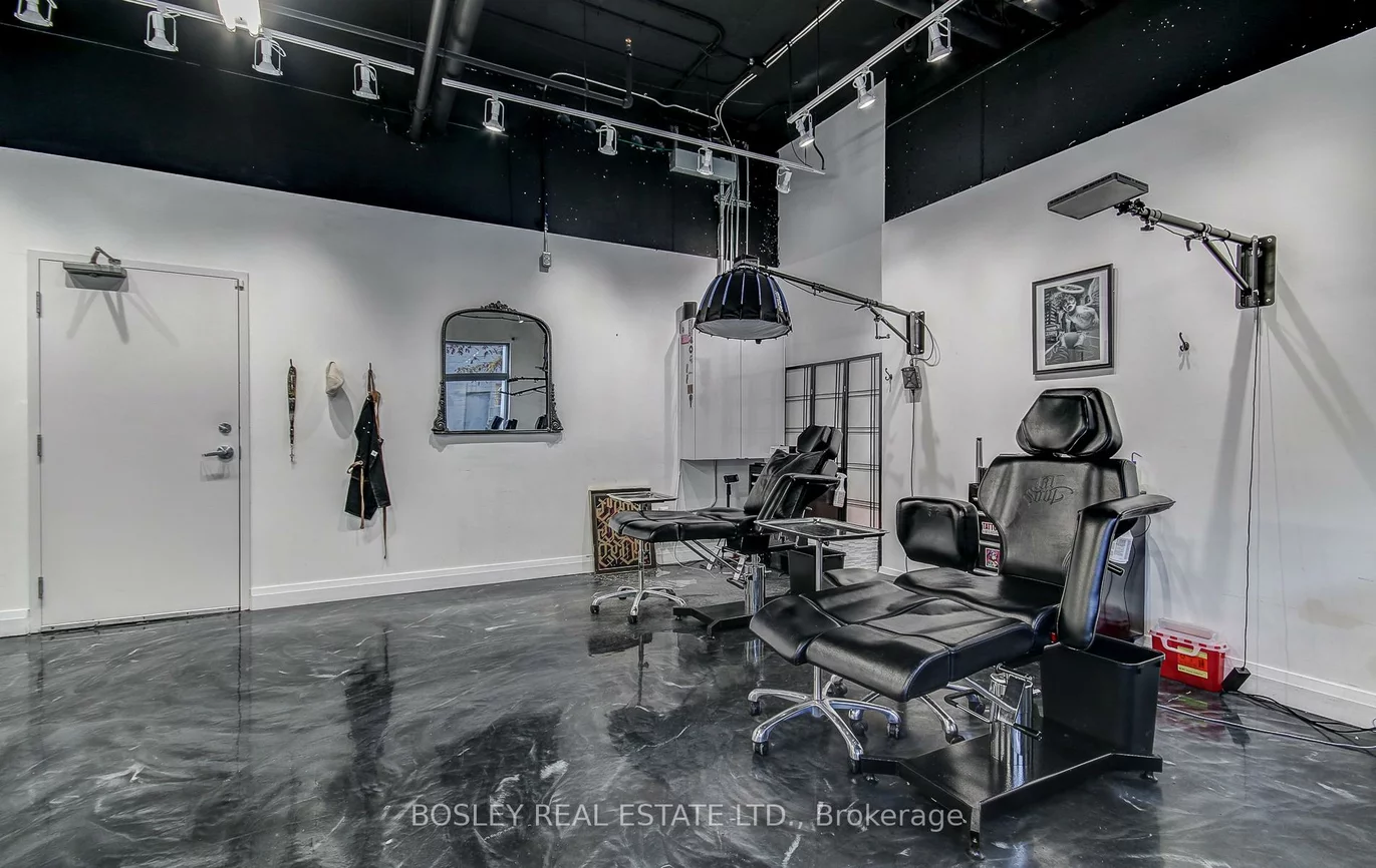 68, Abell, Little Portugal, Toronto