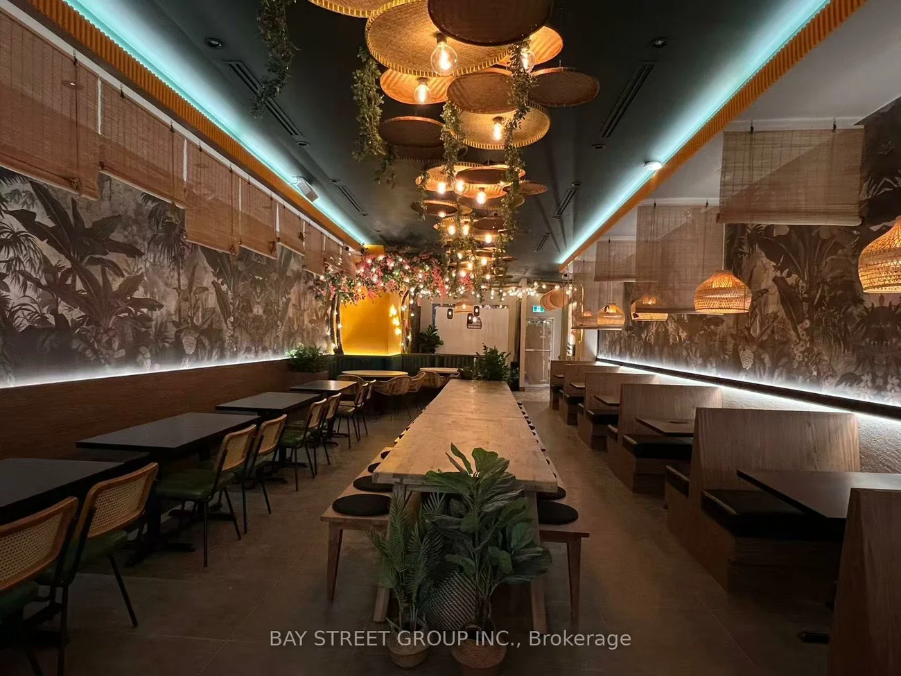 5588, Yonge, Willowdale West, Toronto