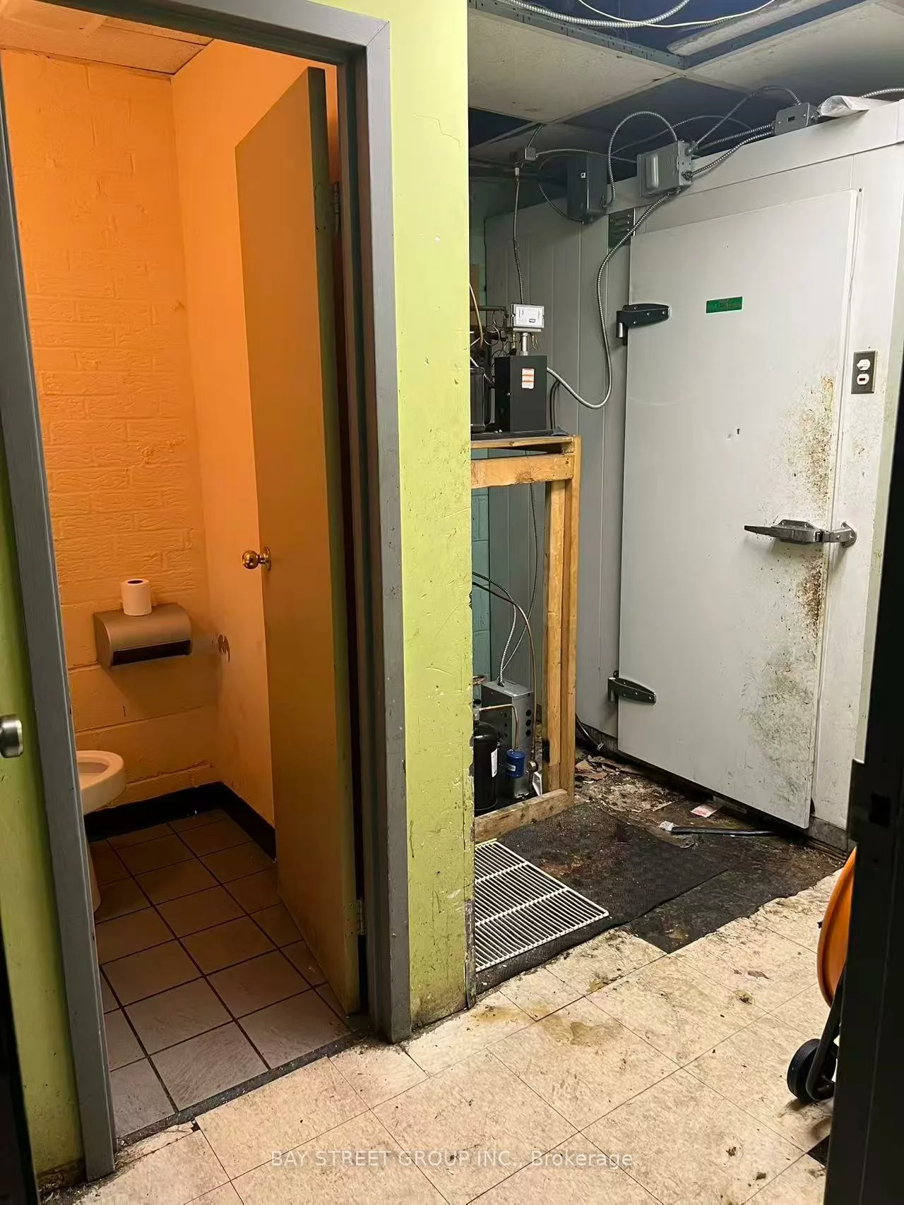 5588, Yonge, Willowdale West, Toronto