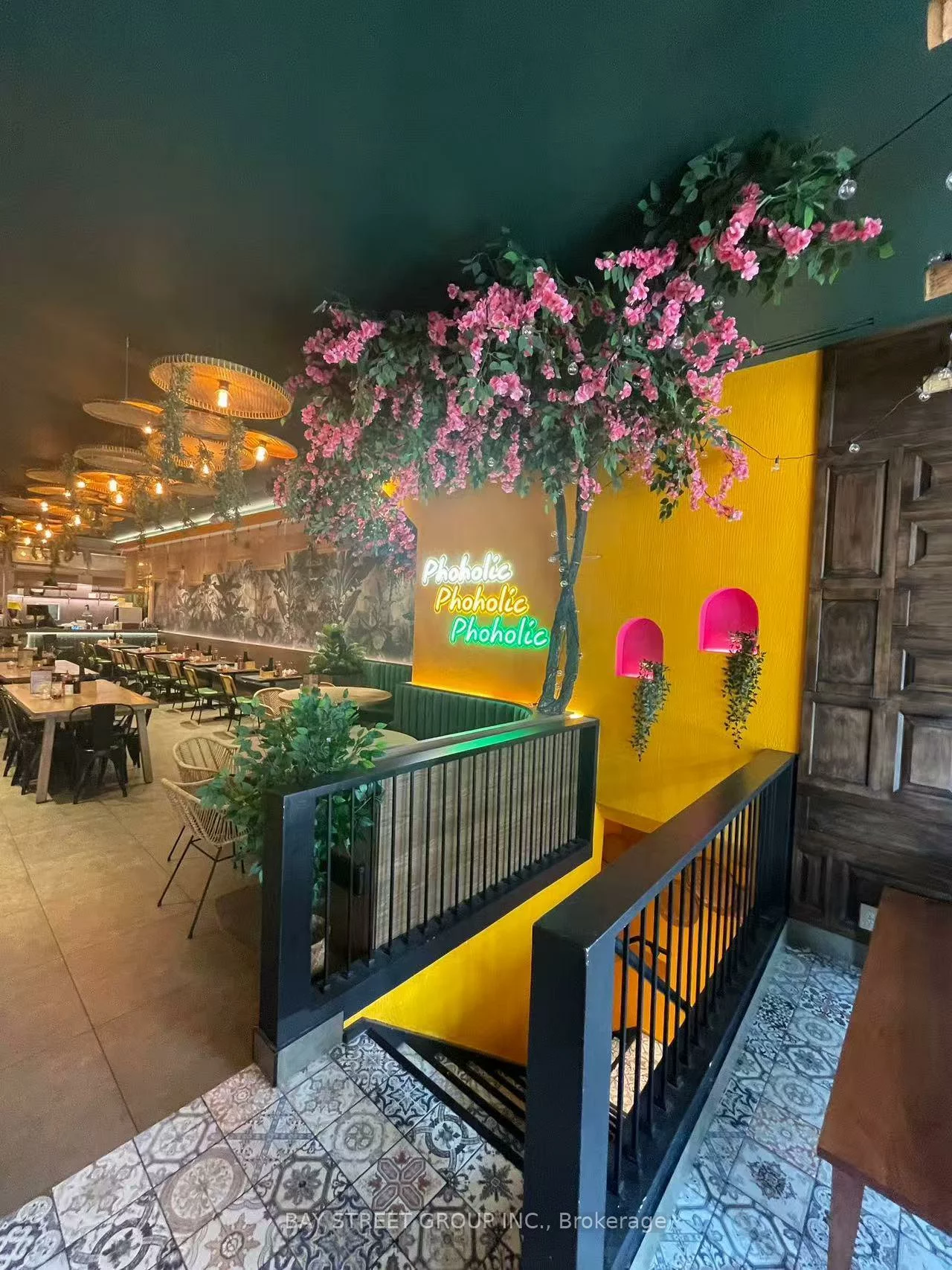 5588, Yonge, Willowdale West, Toronto