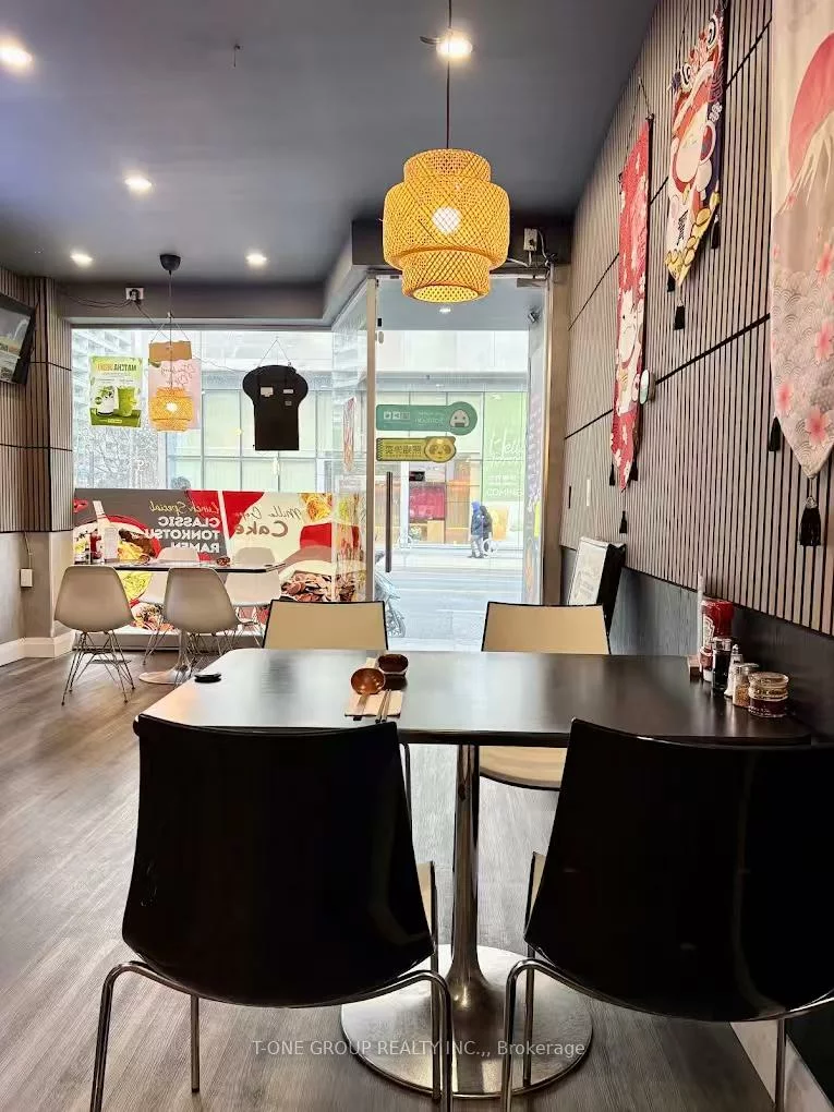 628, Yonge, Bay Street Corridor, Toronto