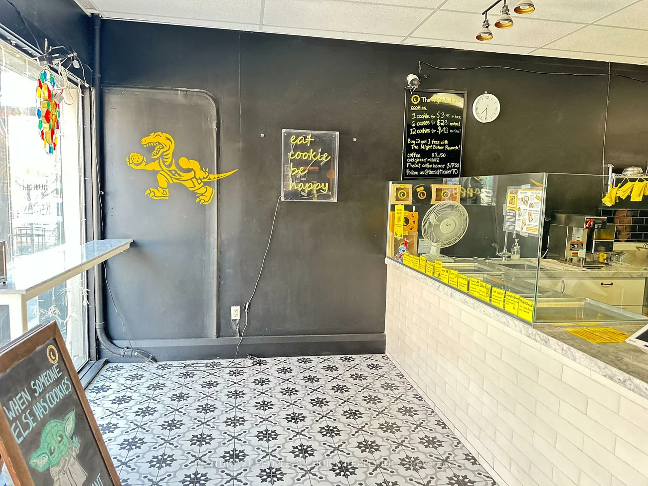 825, College, Trinity-Bellwoods, Toronto