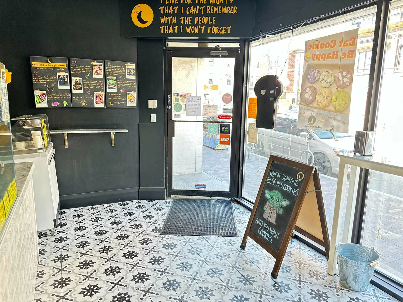 825, College, Trinity-Bellwoods, Toronto