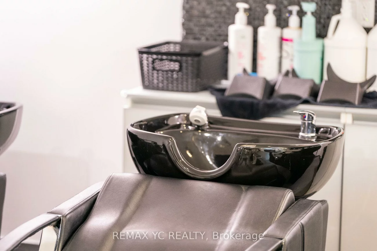 2409, Yonge, Mount Pleasant West, Toronto