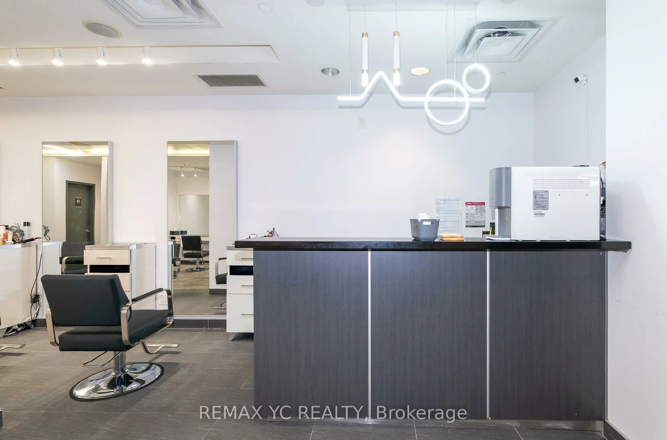 2409, Yonge, Mount Pleasant West, Toronto