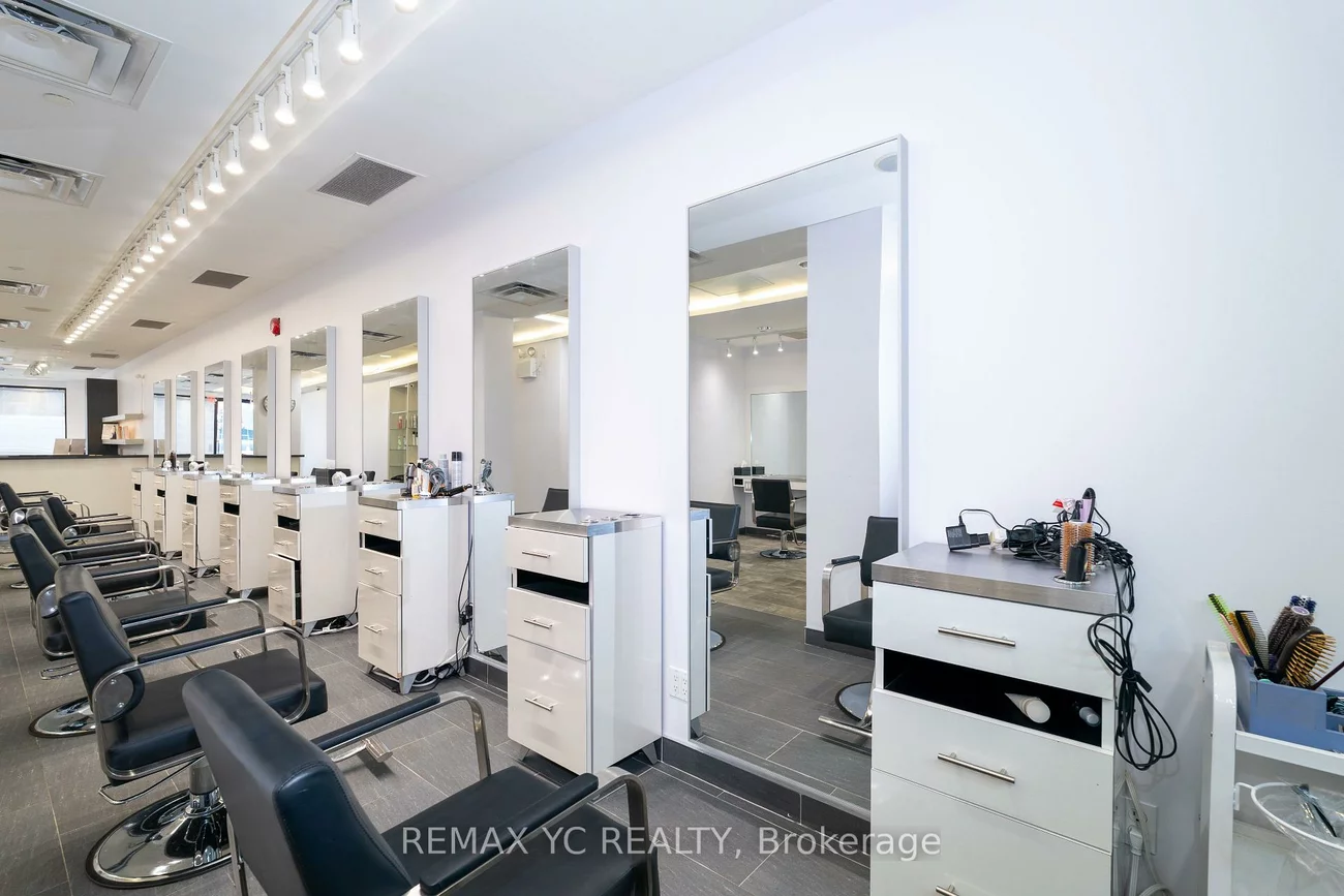 2409, Yonge, Mount Pleasant West, Toronto