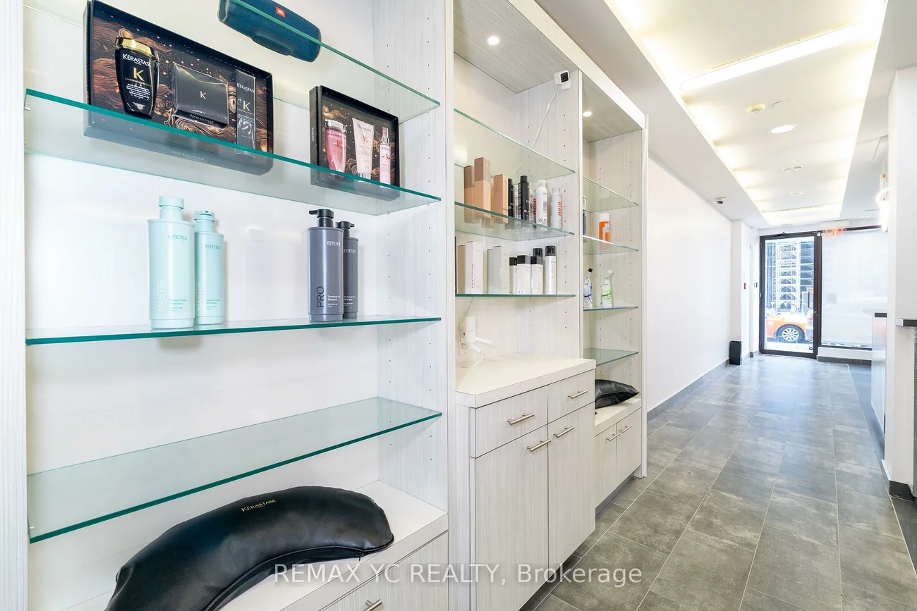 2409, Yonge, Mount Pleasant West, Toronto