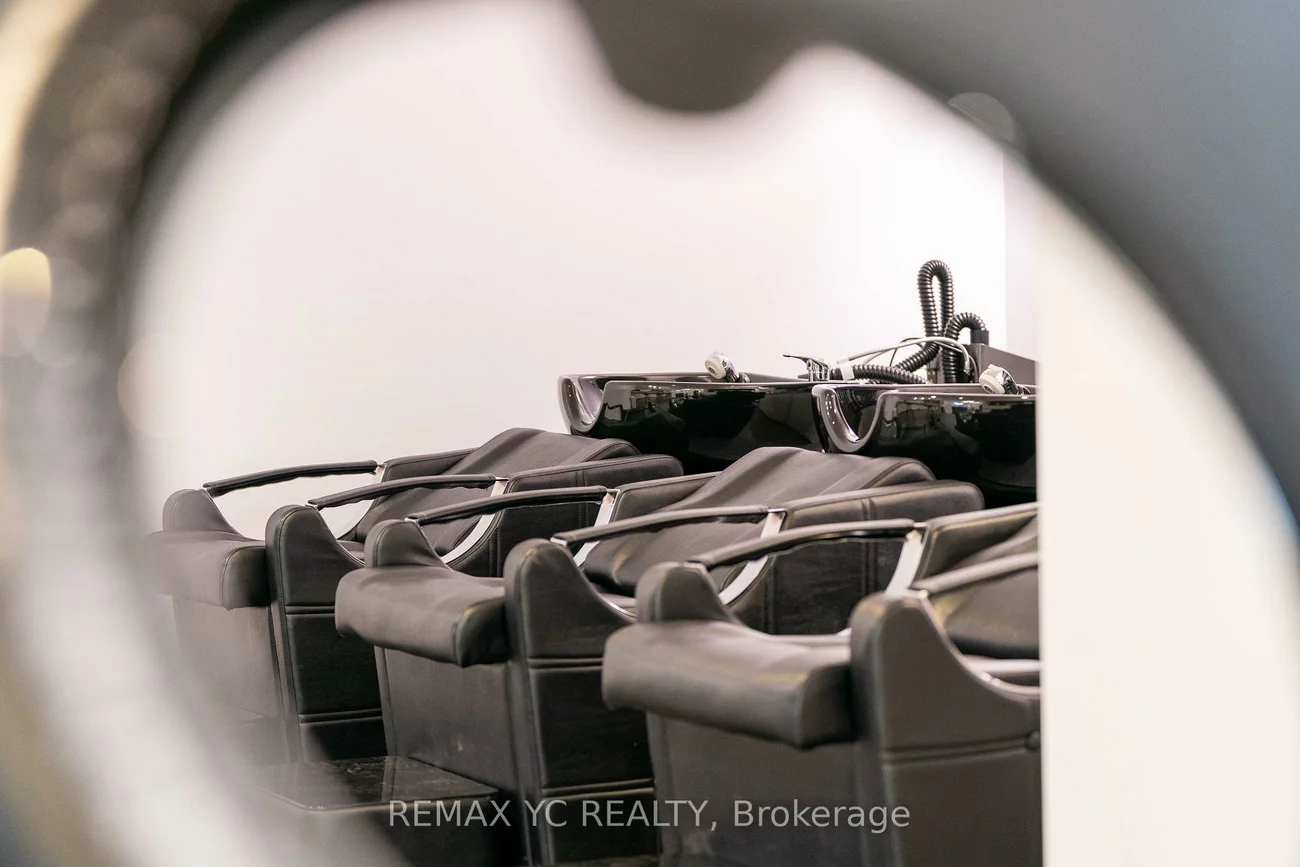 2409, Yonge, Mount Pleasant West, Toronto