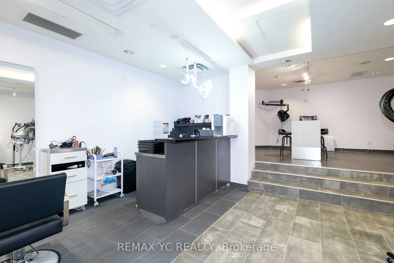 2409, Yonge, Mount Pleasant West, Toronto