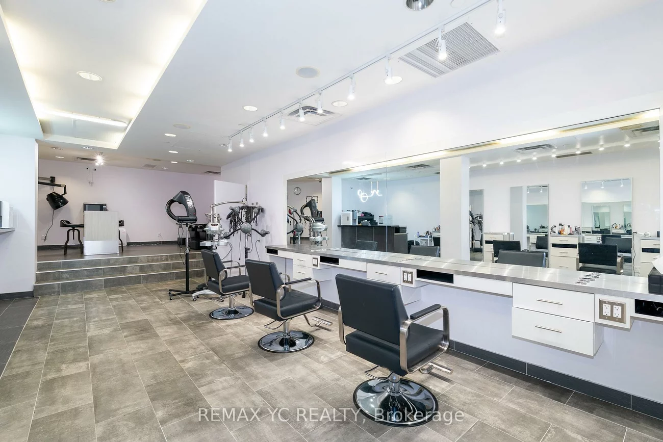 2409, Yonge, Mount Pleasant West, Toronto