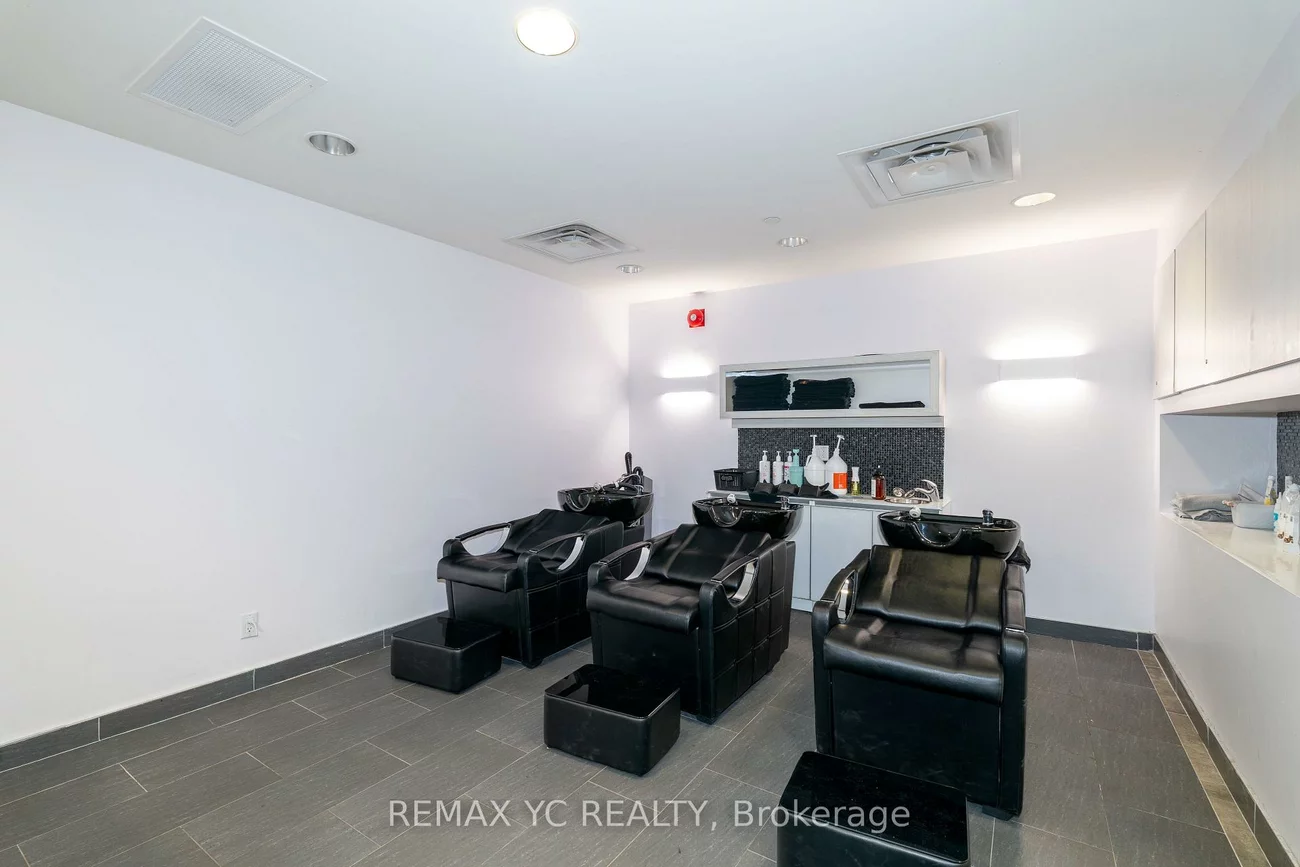 2409, Yonge, Mount Pleasant West, Toronto