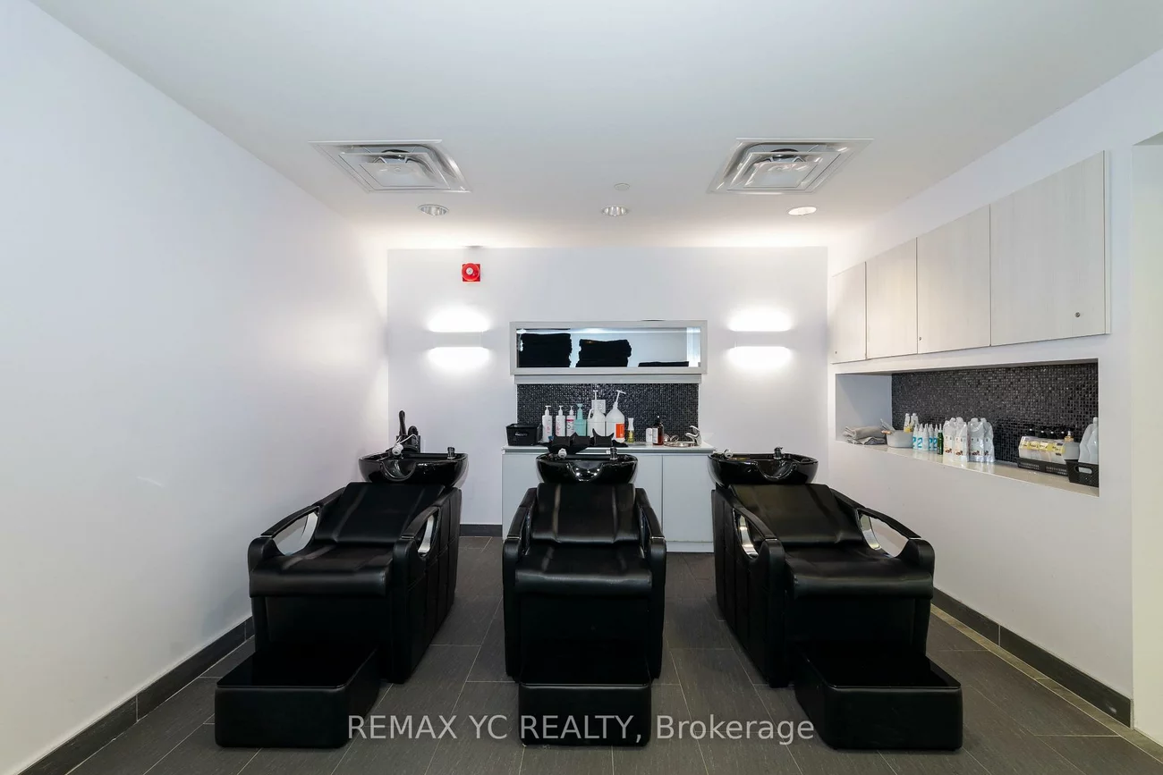 2409, Yonge, Mount Pleasant West, Toronto