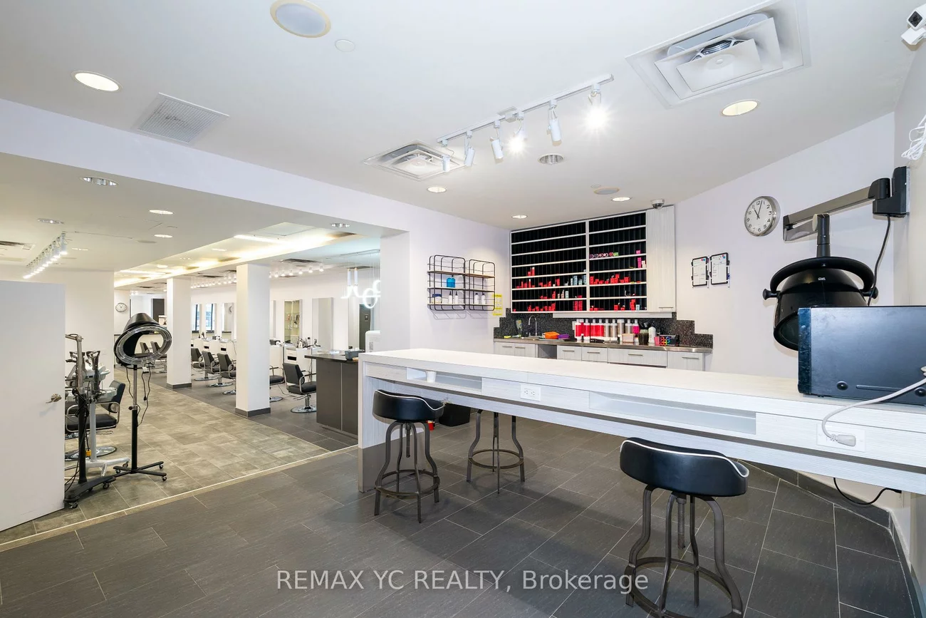 2409, Yonge, Mount Pleasant West, Toronto