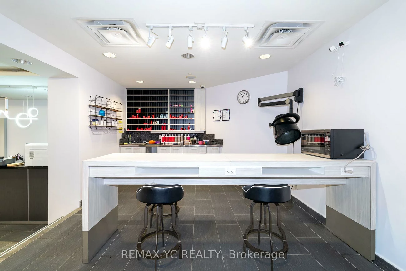 2409, Yonge, Mount Pleasant West, Toronto