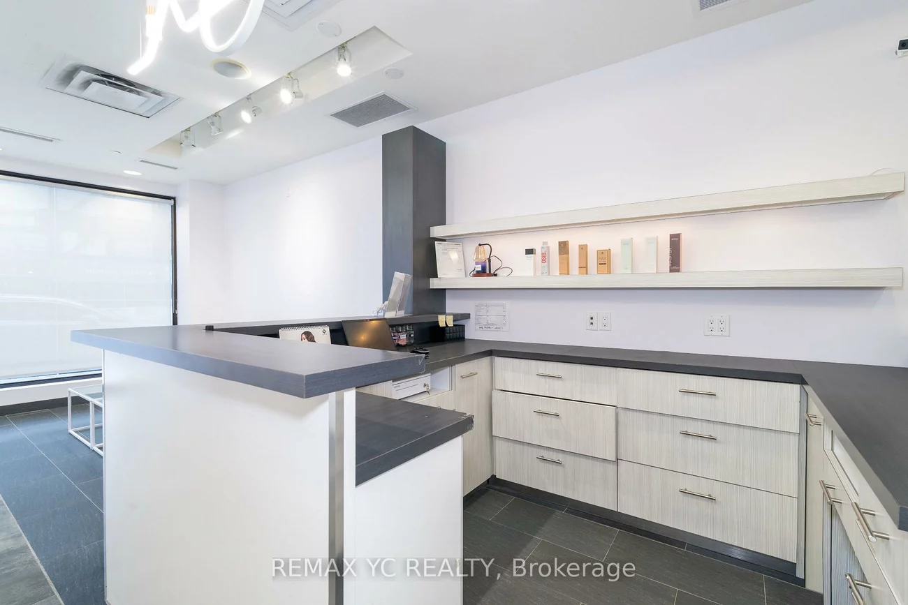 2409, Yonge, Mount Pleasant West, Toronto