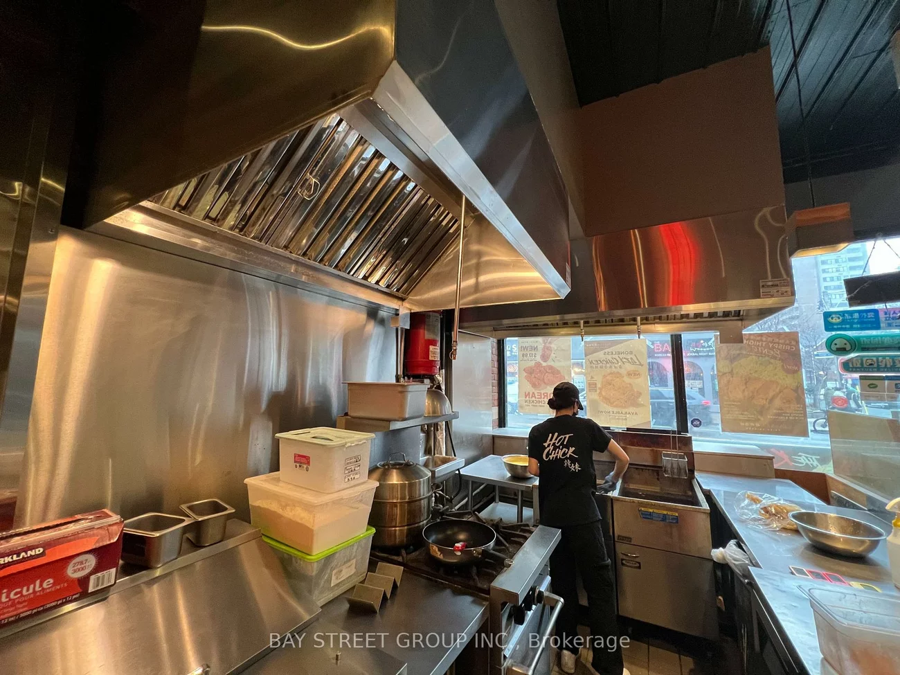 692, Yonge, Bay Street Corridor, Toronto