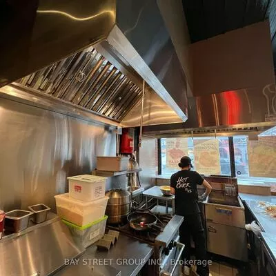 692, Yonge, Bay Street Corridor, Toronto