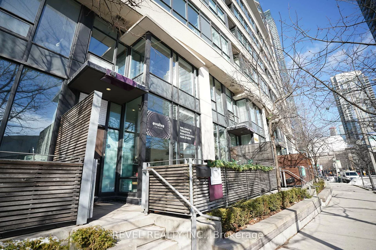 40, Fort York, Waterfront Communities C1, Toronto