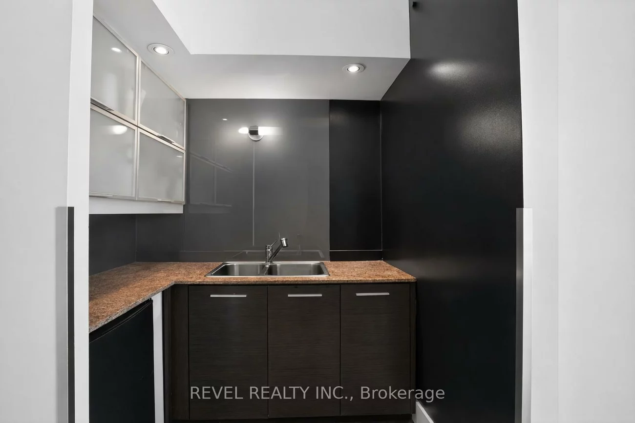 40, Fort York, Waterfront Communities C1, Toronto