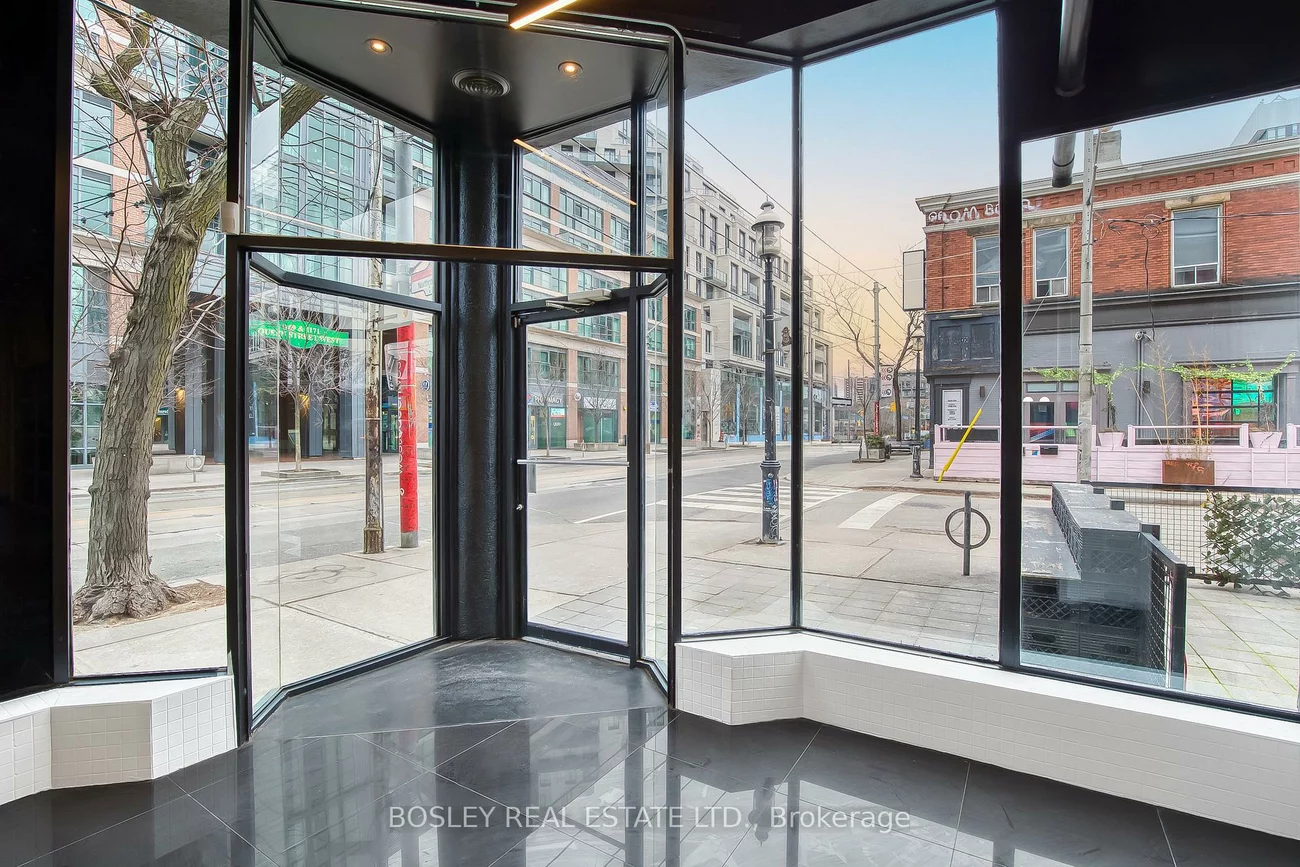 1184, Queen, Little Portugal, Toronto