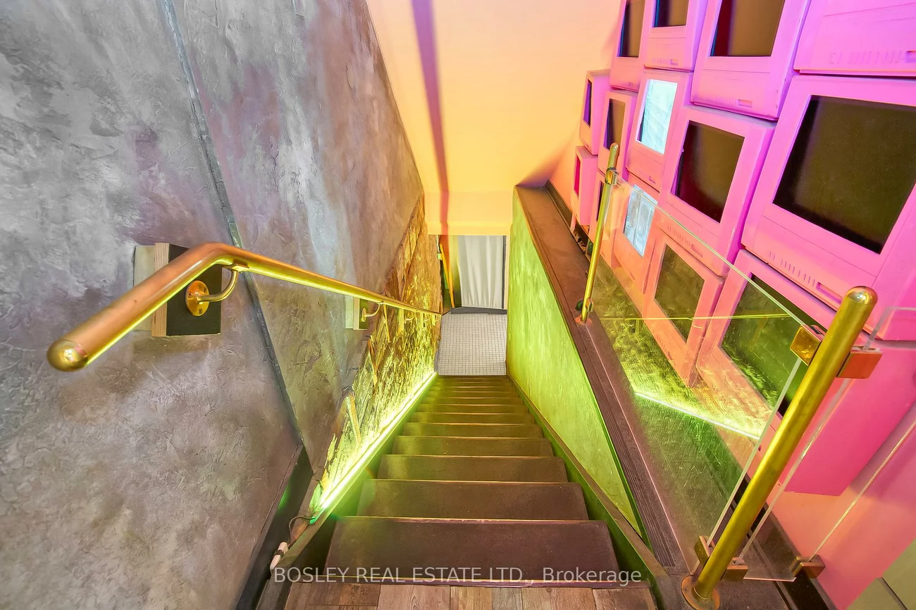 1184, Queen, Little Portugal, Toronto