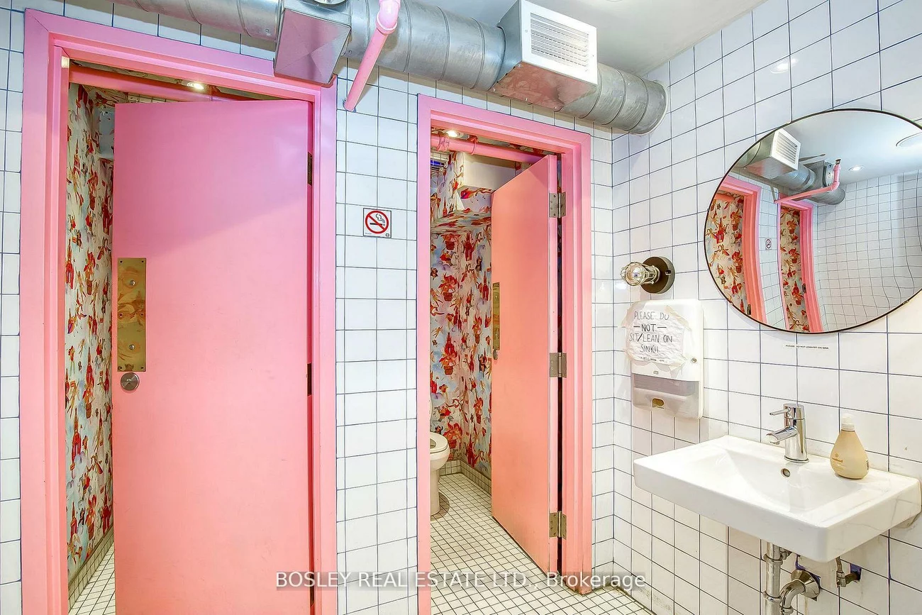 1184, Queen, Little Portugal, Toronto