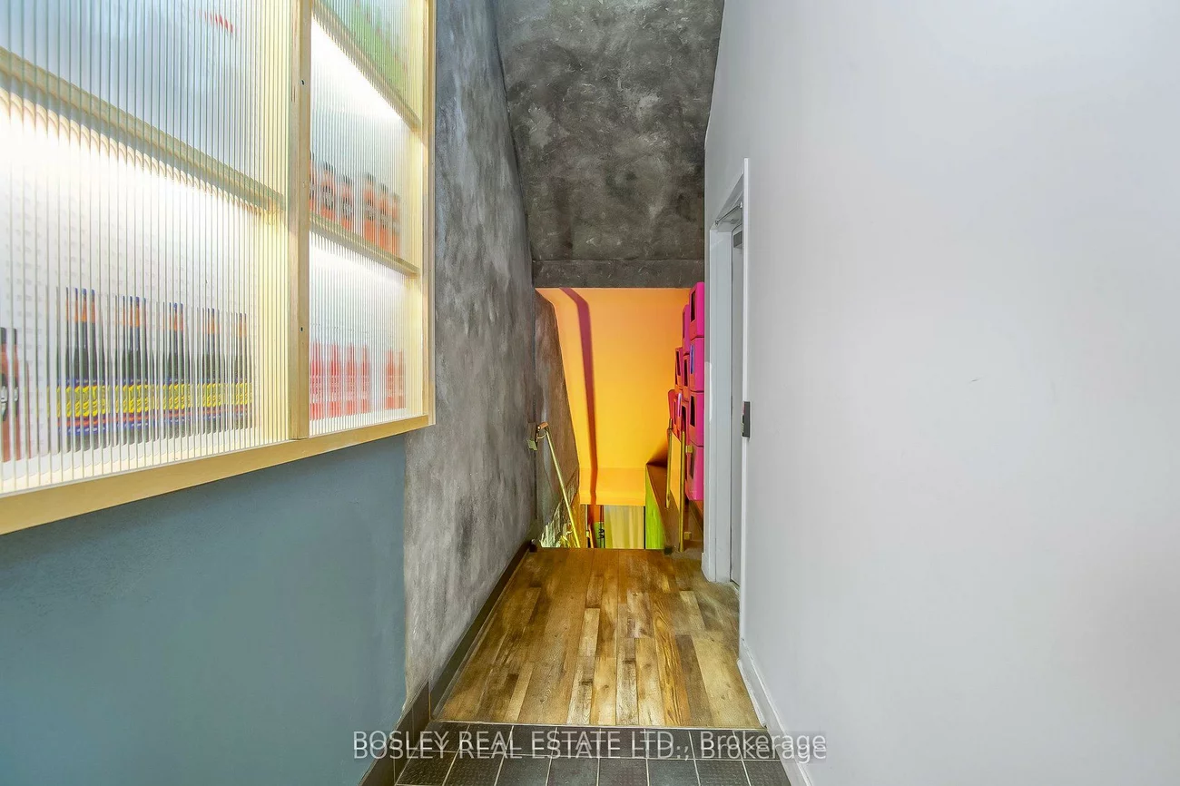 1184, Queen, Little Portugal, Toronto