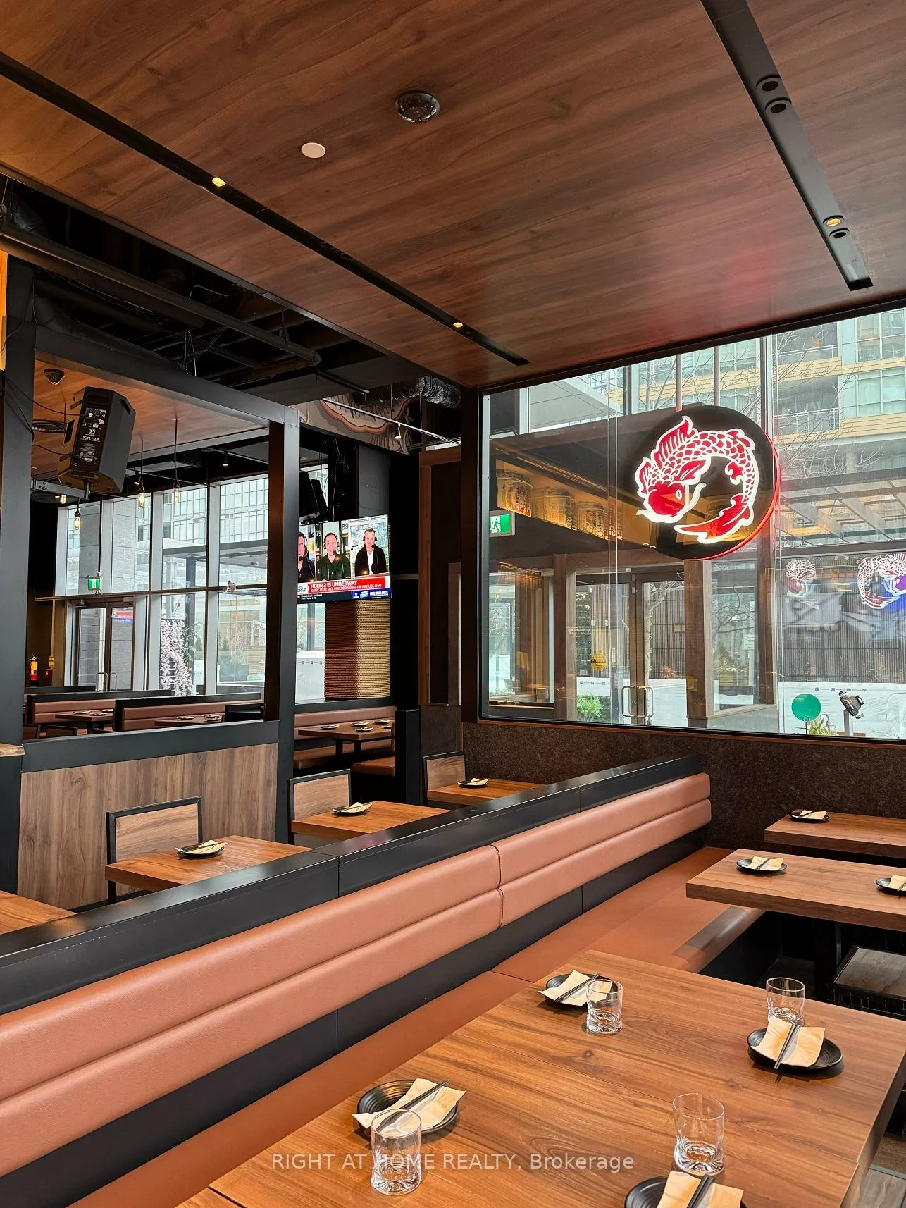 92, Fort York, Waterfront Communities C1, Toronto