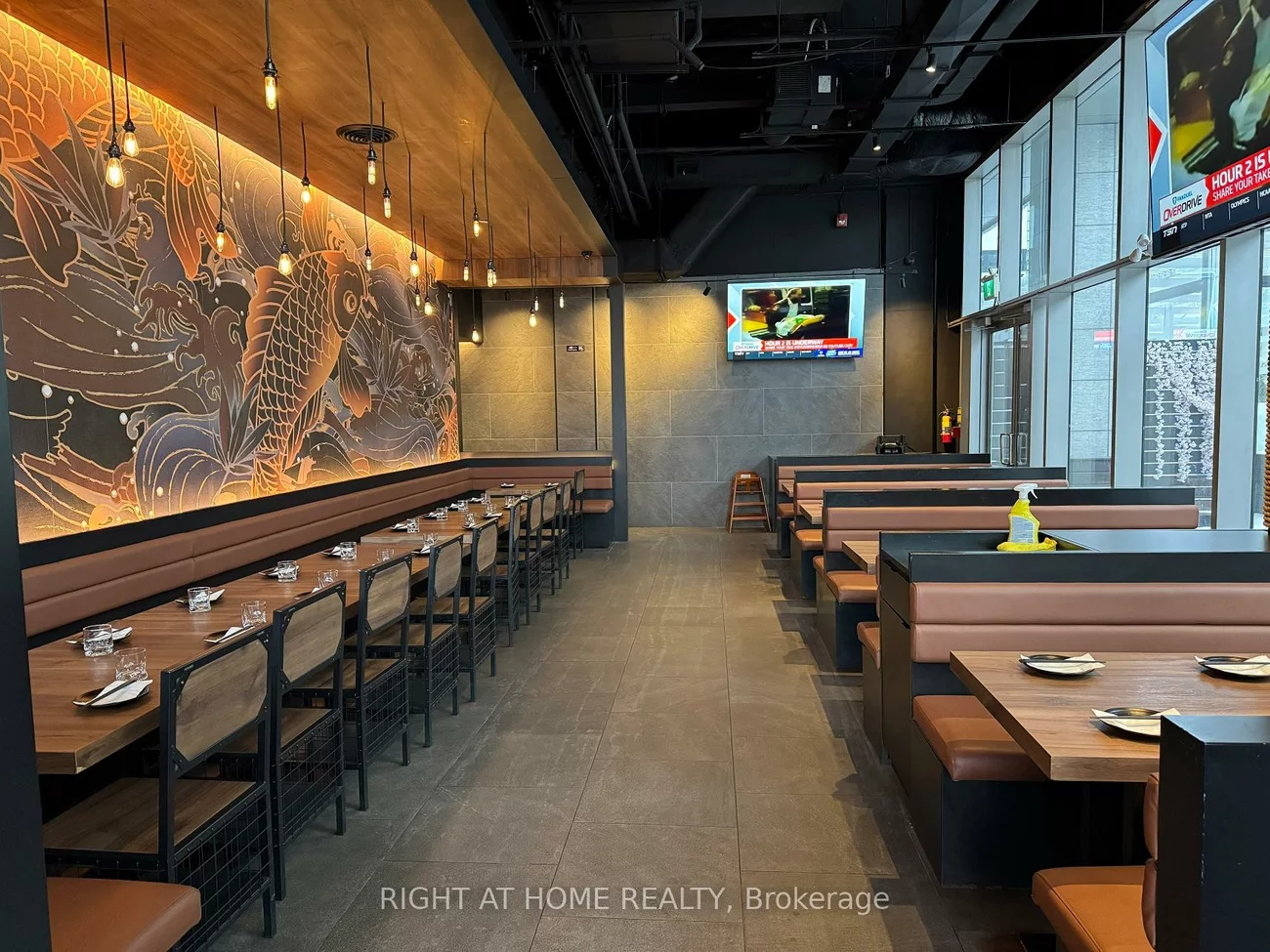 92, Fort York, Waterfront Communities C1, Toronto