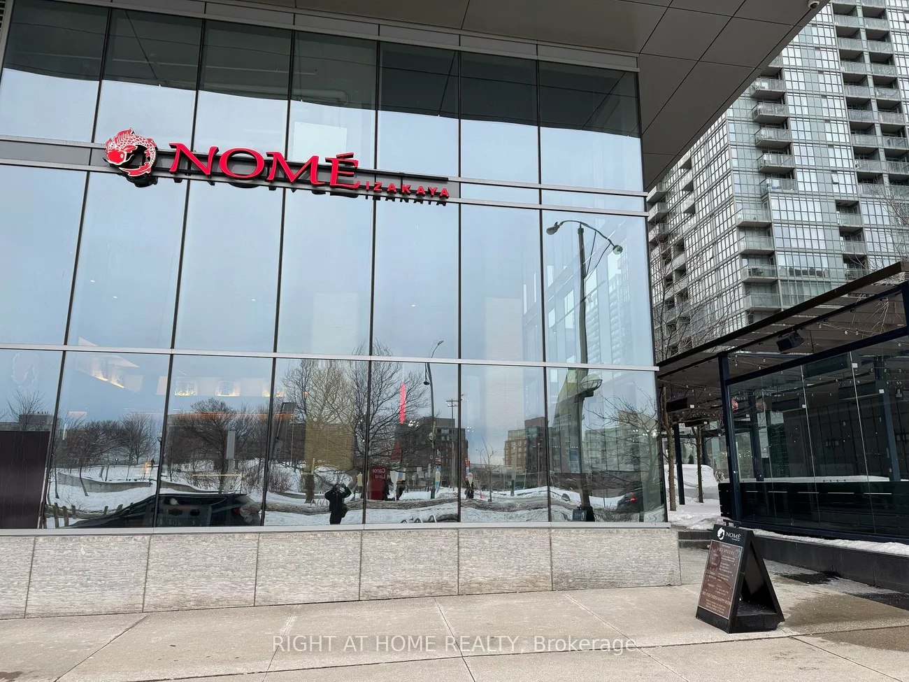 92, Fort York, Waterfront Communities C1, Toronto