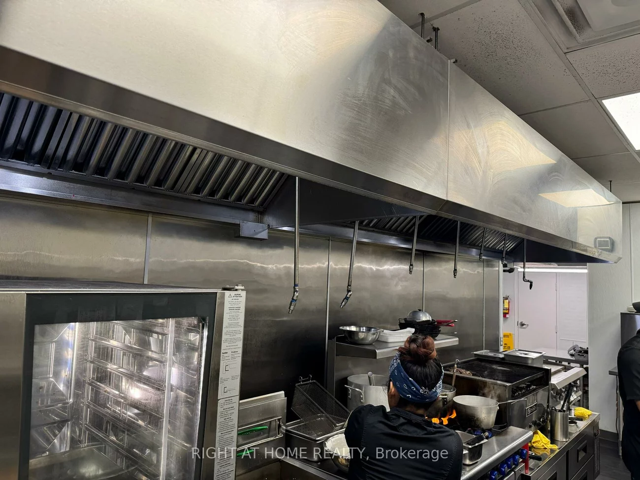 92, Fort York, Waterfront Communities C1, Toronto