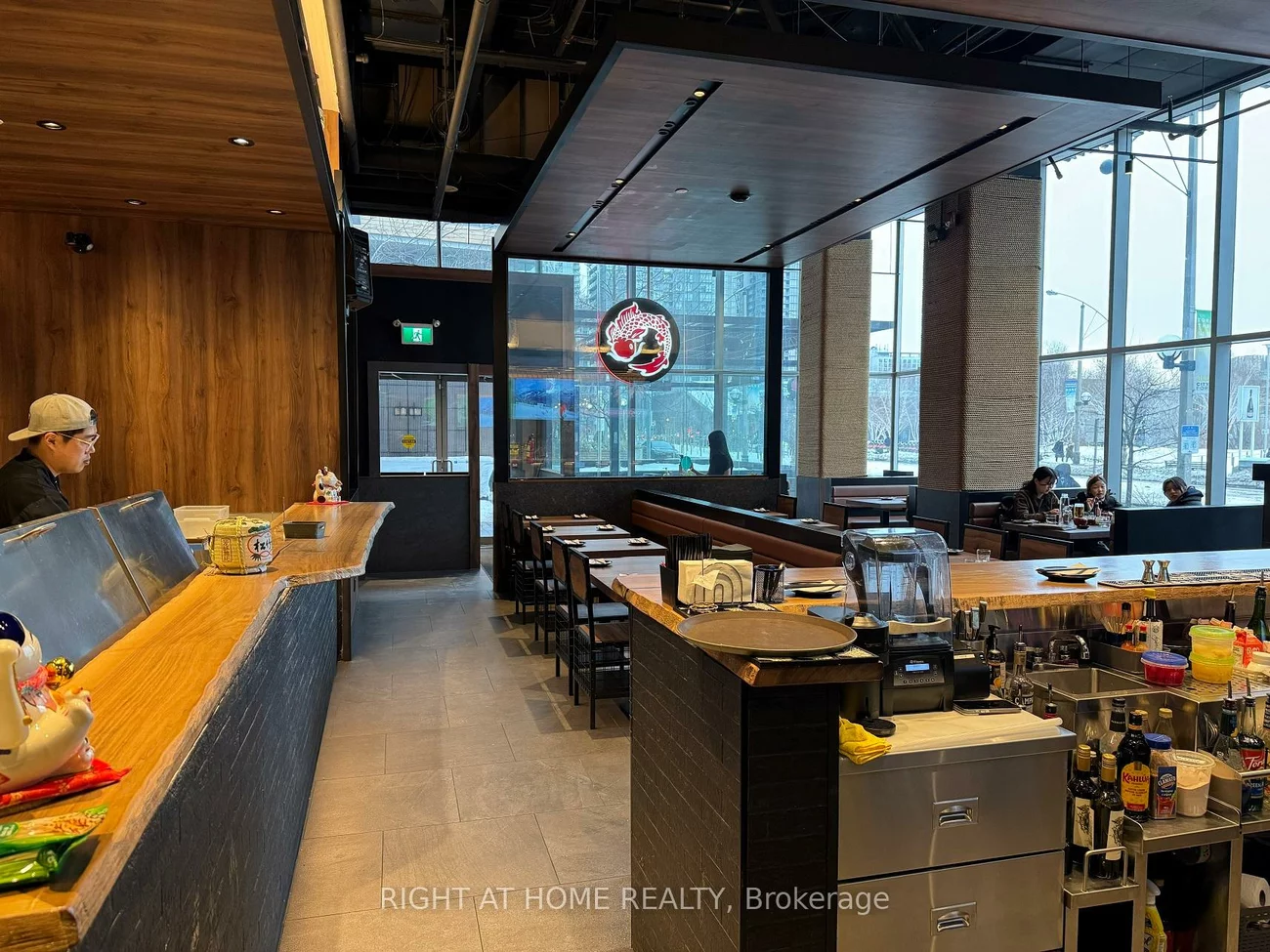 92, Fort York, Waterfront Communities C1, Toronto