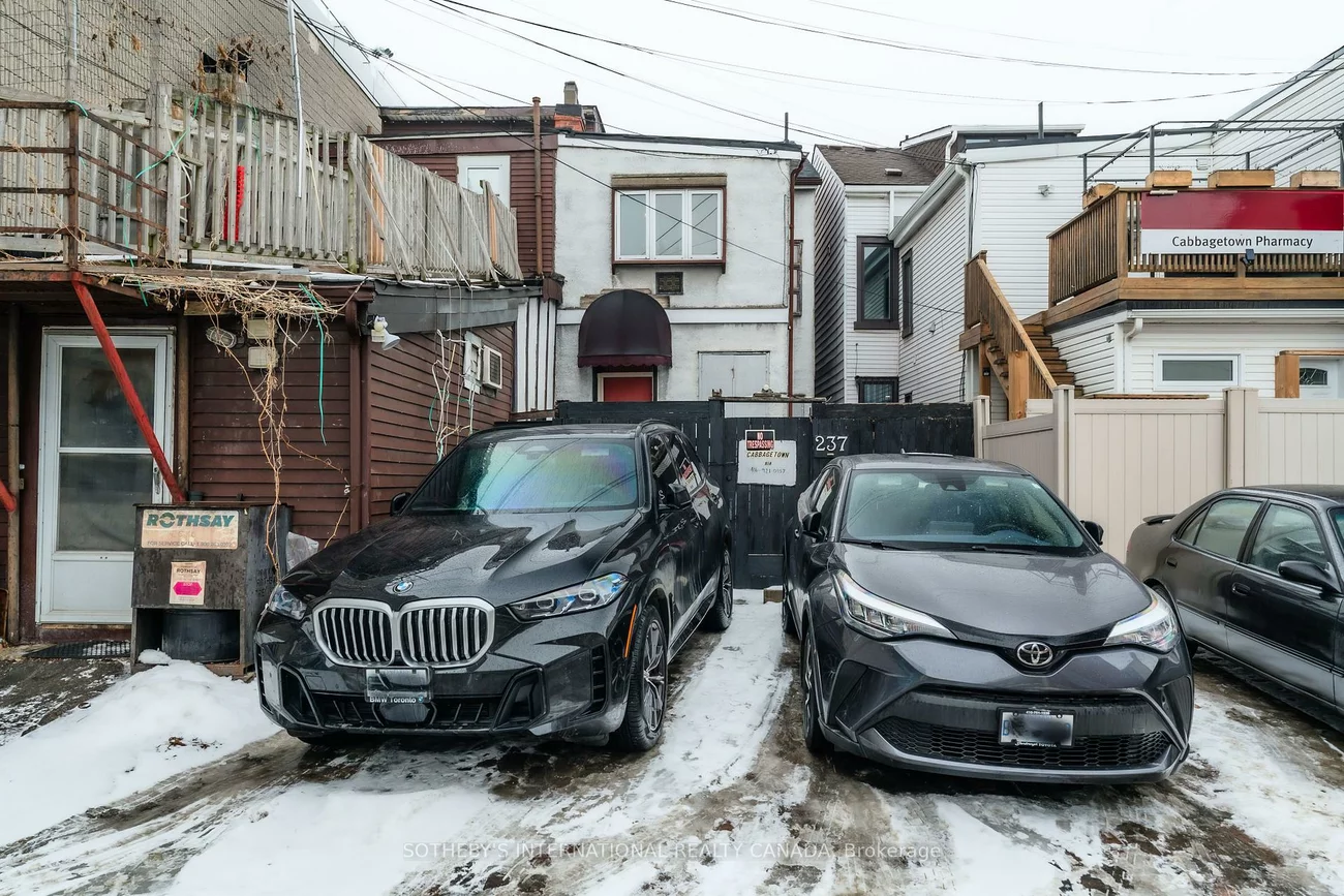 237, Carlton, Moss Park, Toronto