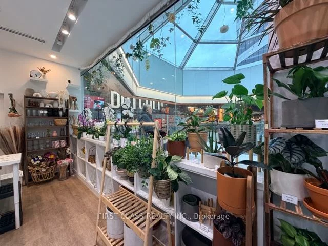 2, St. Clair, Rosedale-Moore Park, Toronto