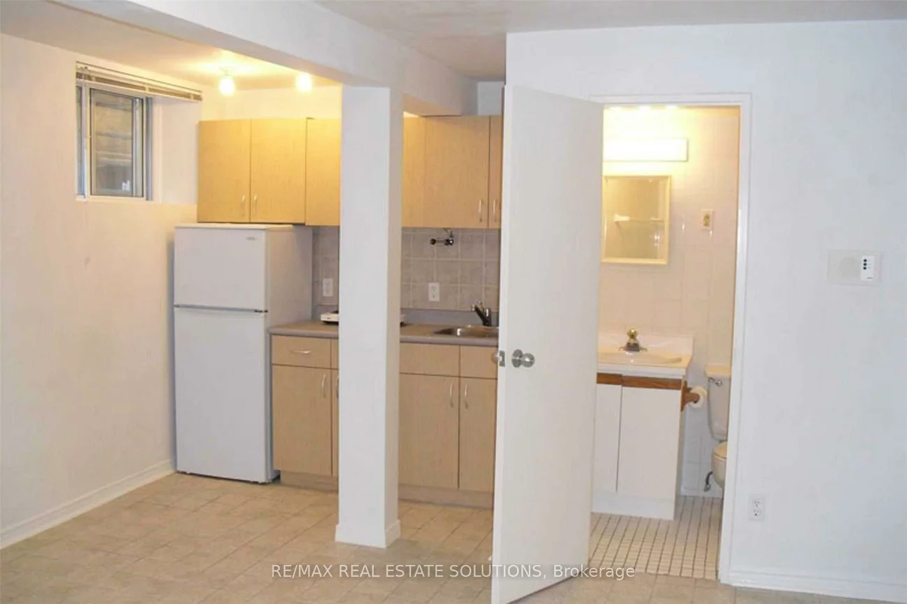 93, Spadina, Annex, Toronto