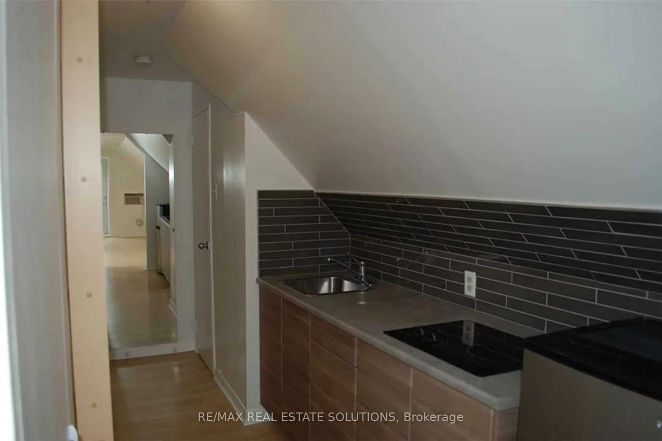 93, Spadina, Annex, Toronto