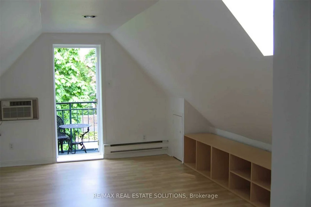 93, Spadina, Annex, Toronto