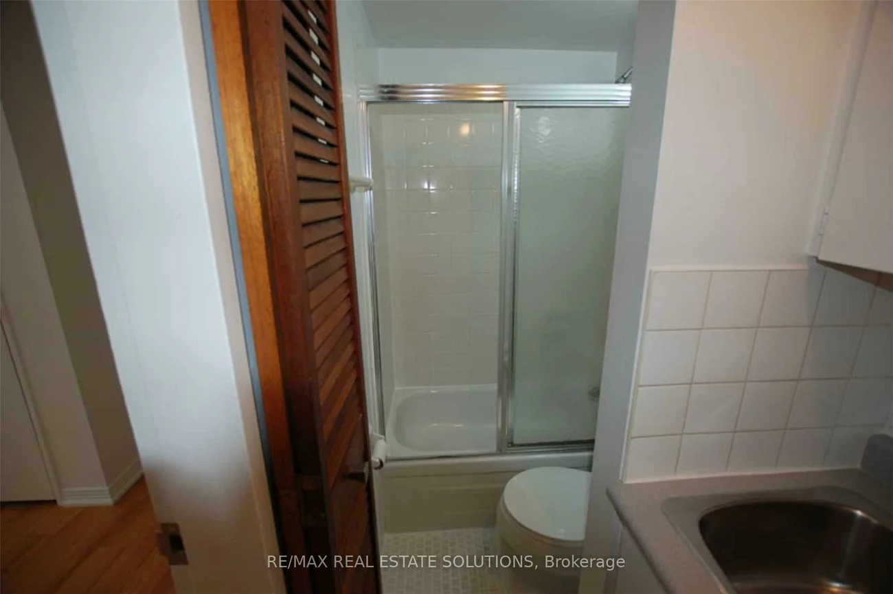 93, Spadina, Annex, Toronto