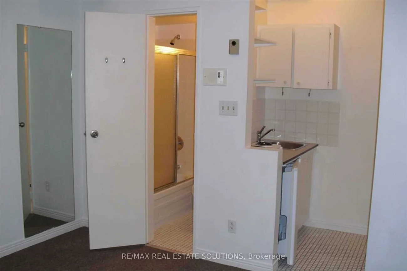 93, Spadina, Annex, Toronto