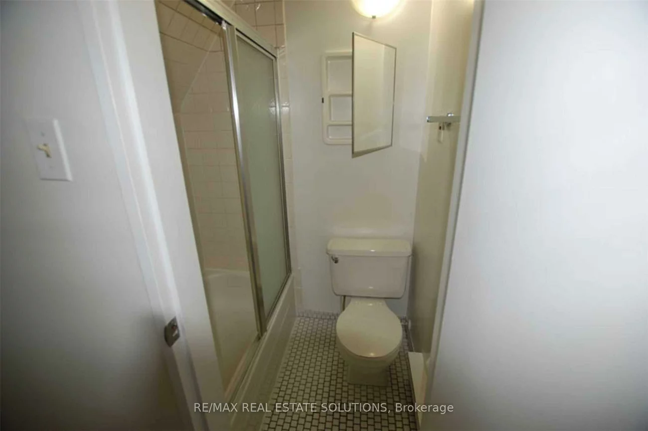 93, Spadina, Annex, Toronto