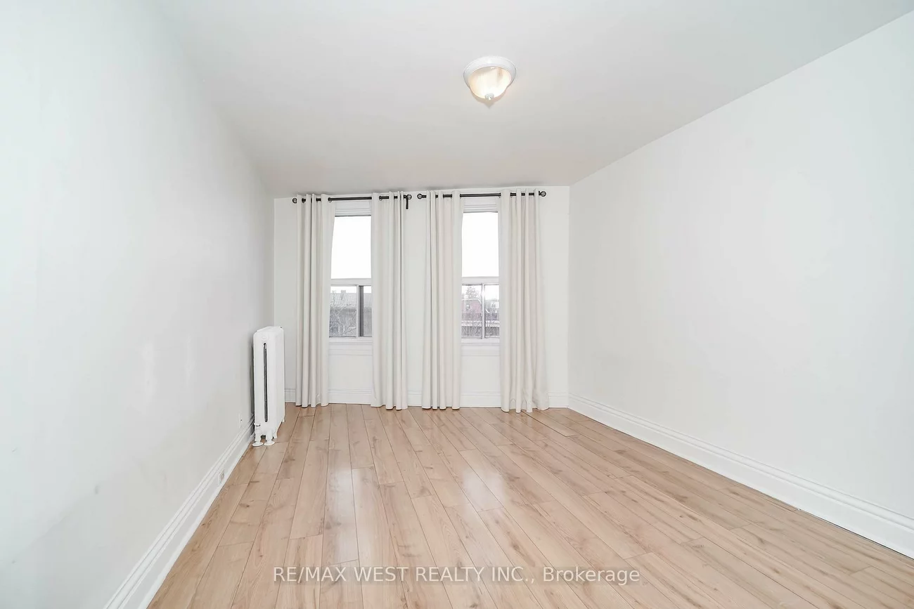 684, College, Palmerston-Little Italy, Toronto