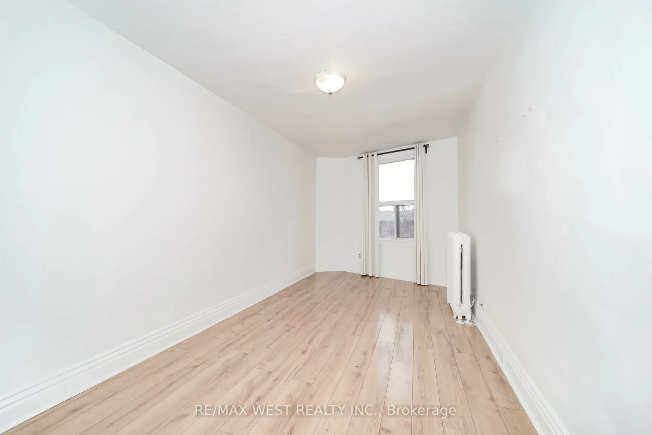 684, College, Palmerston-Little Italy, Toronto