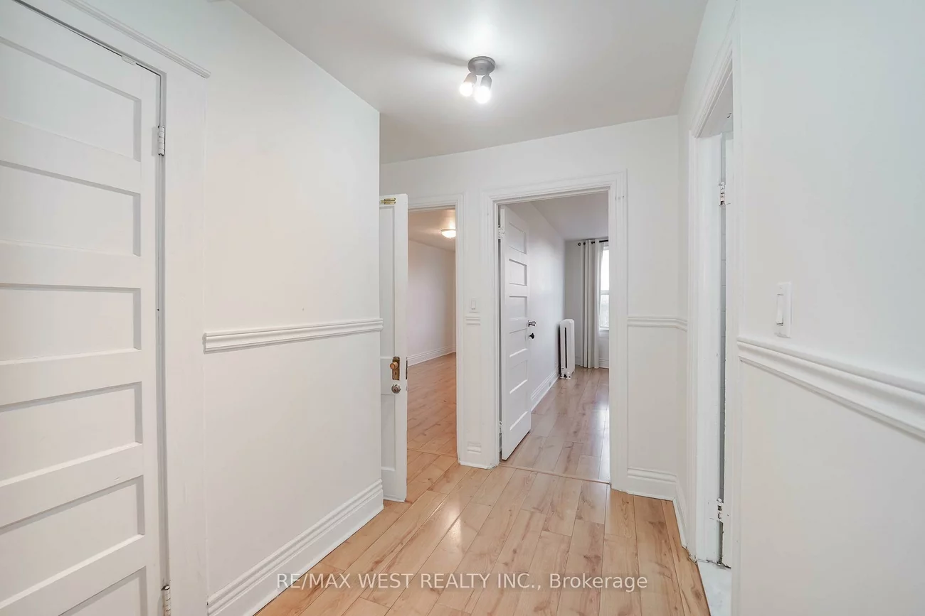 684, College, Palmerston-Little Italy, Toronto