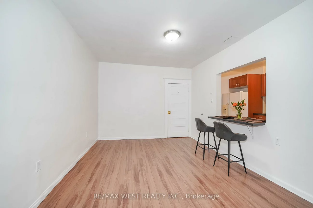 684, College, Palmerston-Little Italy, Toronto