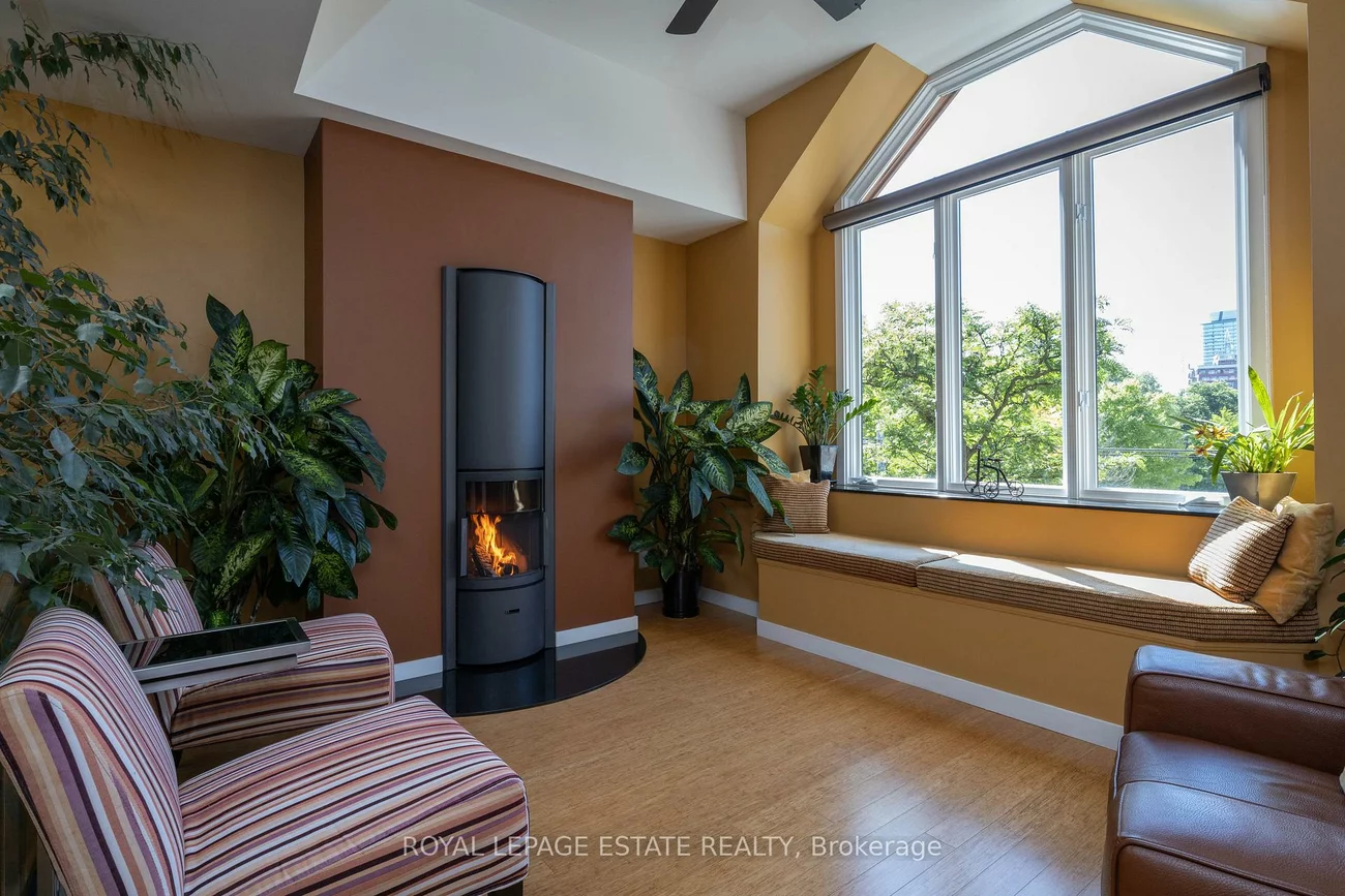 432, Queen, Regent Park, Toronto