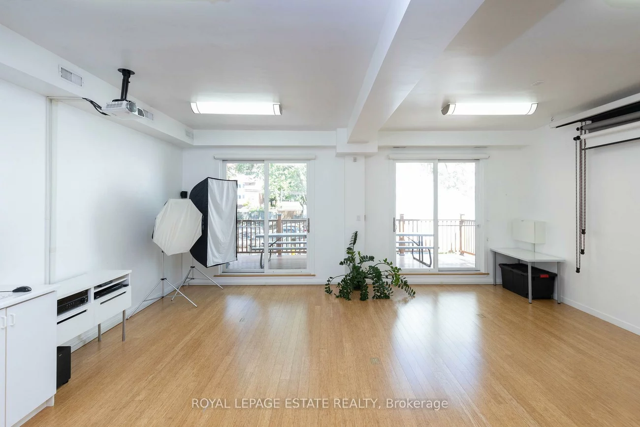 432, Queen, Regent Park, Toronto