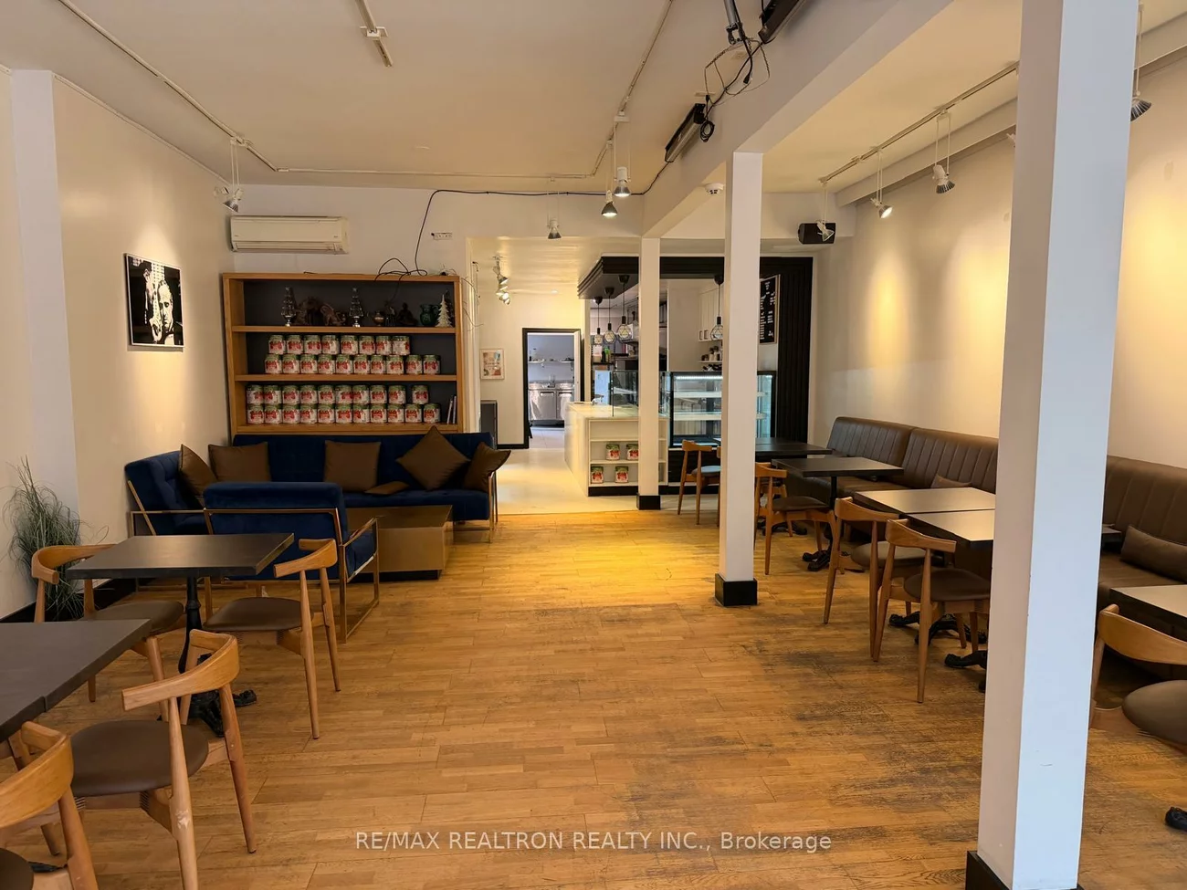 334, Dundas, Kensington-Chinatown, Toronto